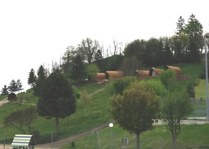 La Colline Aux Cabanes